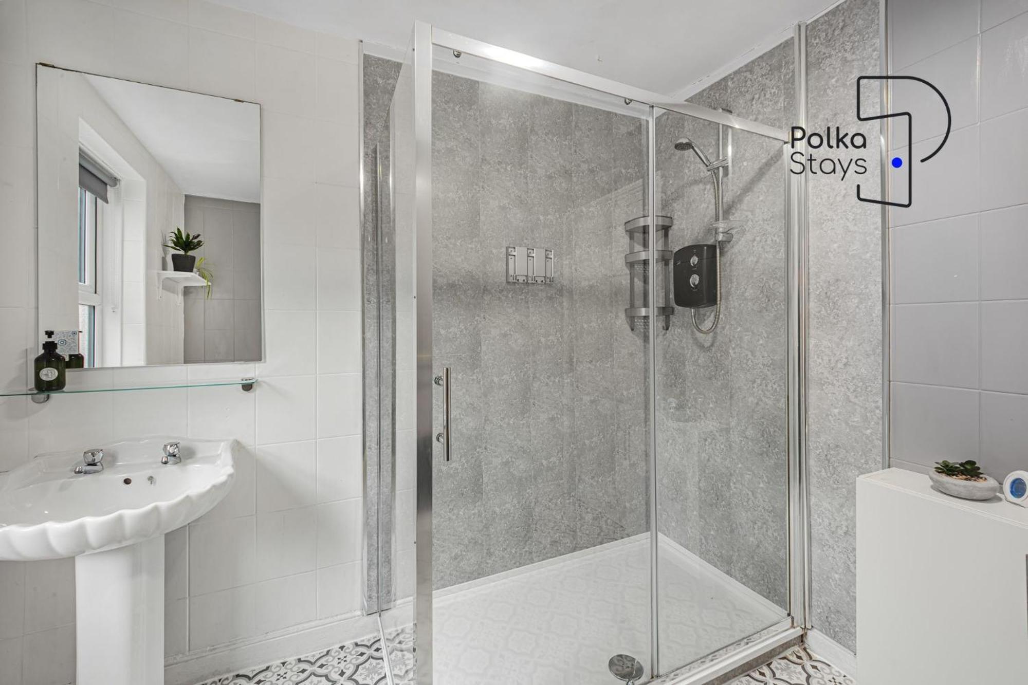 Polkadot Winter Gardens - Large Modern Apartments In Blackpool By Polkastays 외부 사진
