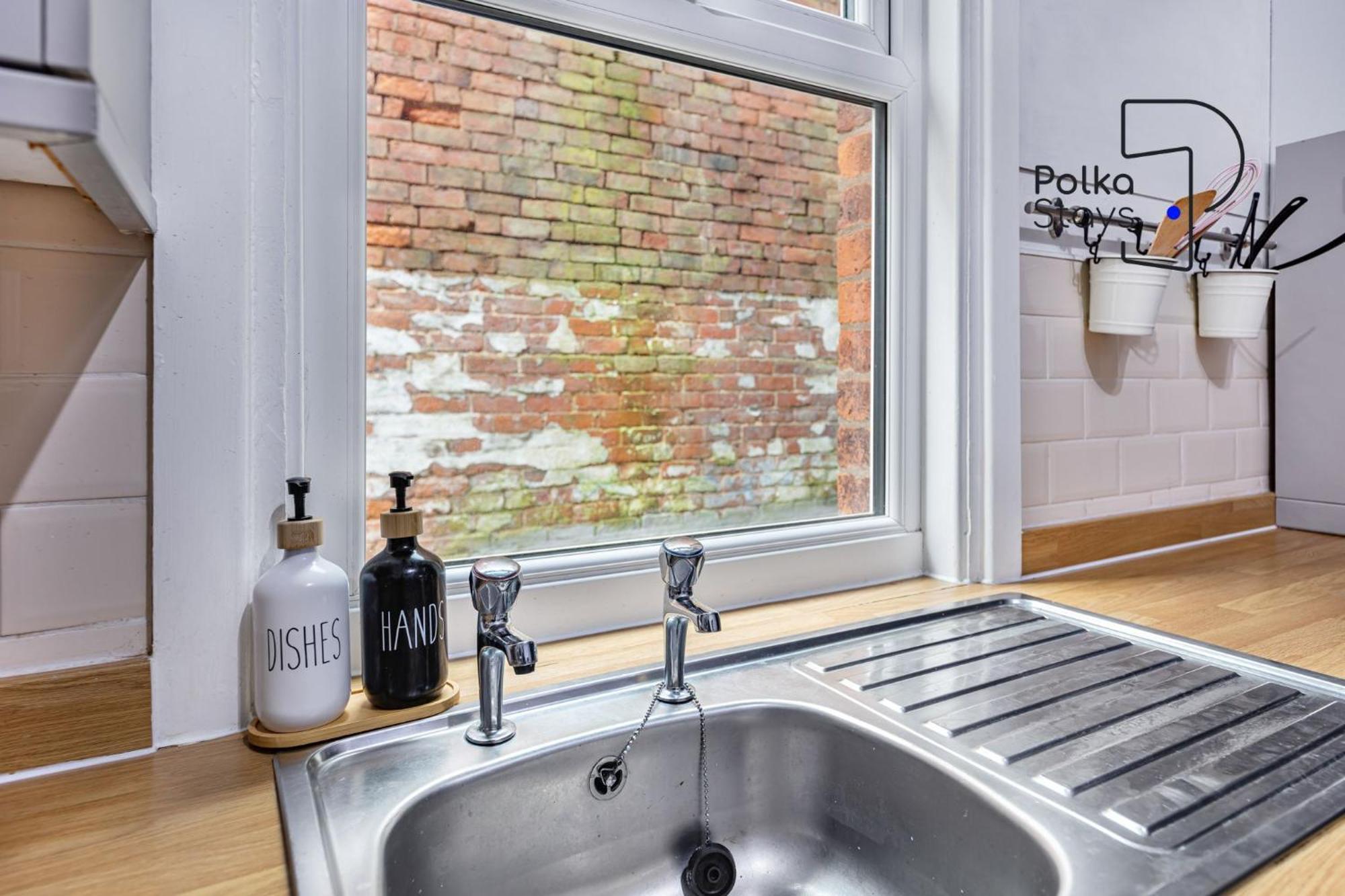 Polkadot Winter Gardens - Large Modern Apartments In Blackpool By Polkastays 외부 사진
