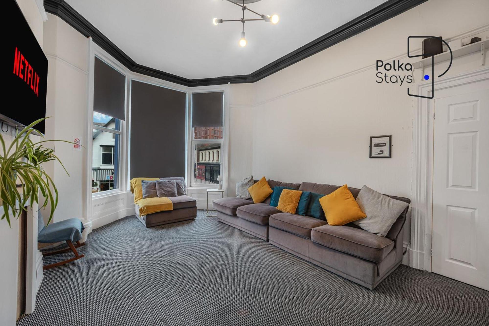 Polkadot Winter Gardens - Large Modern Apartments In Blackpool By Polkastays 외부 사진