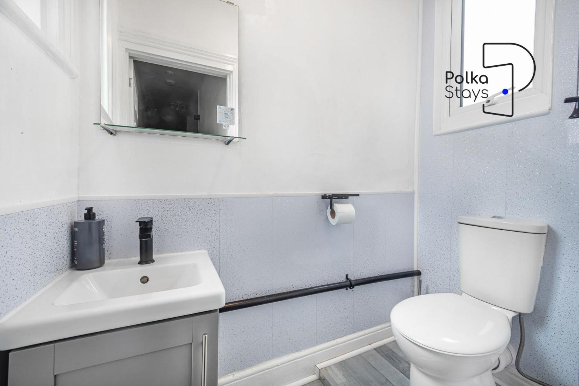 Polkadot Winter Gardens - Large Modern Apartments In Blackpool By Polkastays 외부 사진